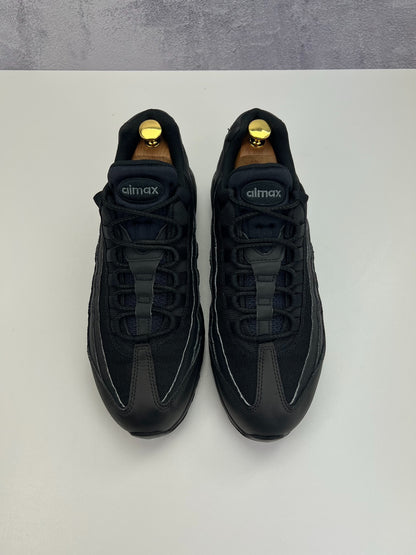 Nike Air Max 95 Essential Triple Black, sneakersy męskie w bardzo dobrym stanie, rozmiar 44, ujęcie 9