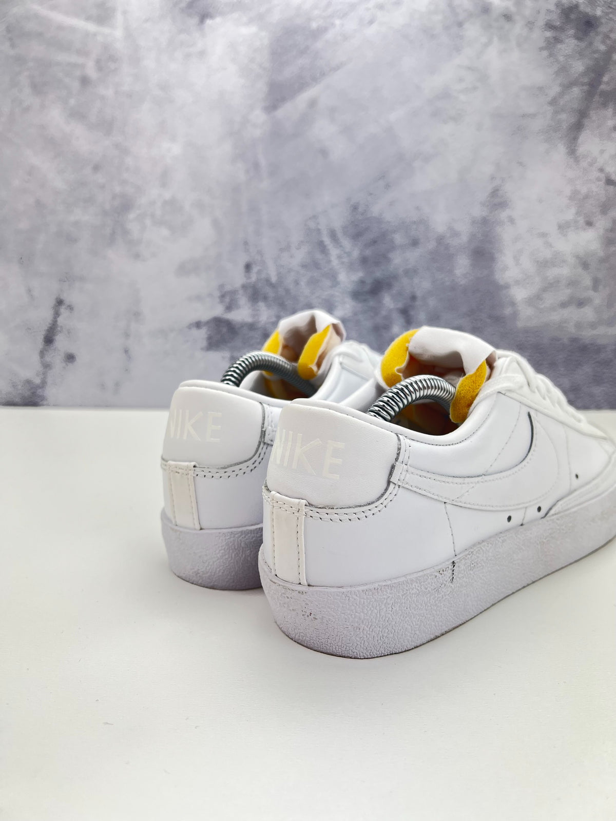 Nike Blazer Low '77 Triple White, sneakersy damskie w bardzo dobrym stanie, rozmiar 40, ujęcie 10