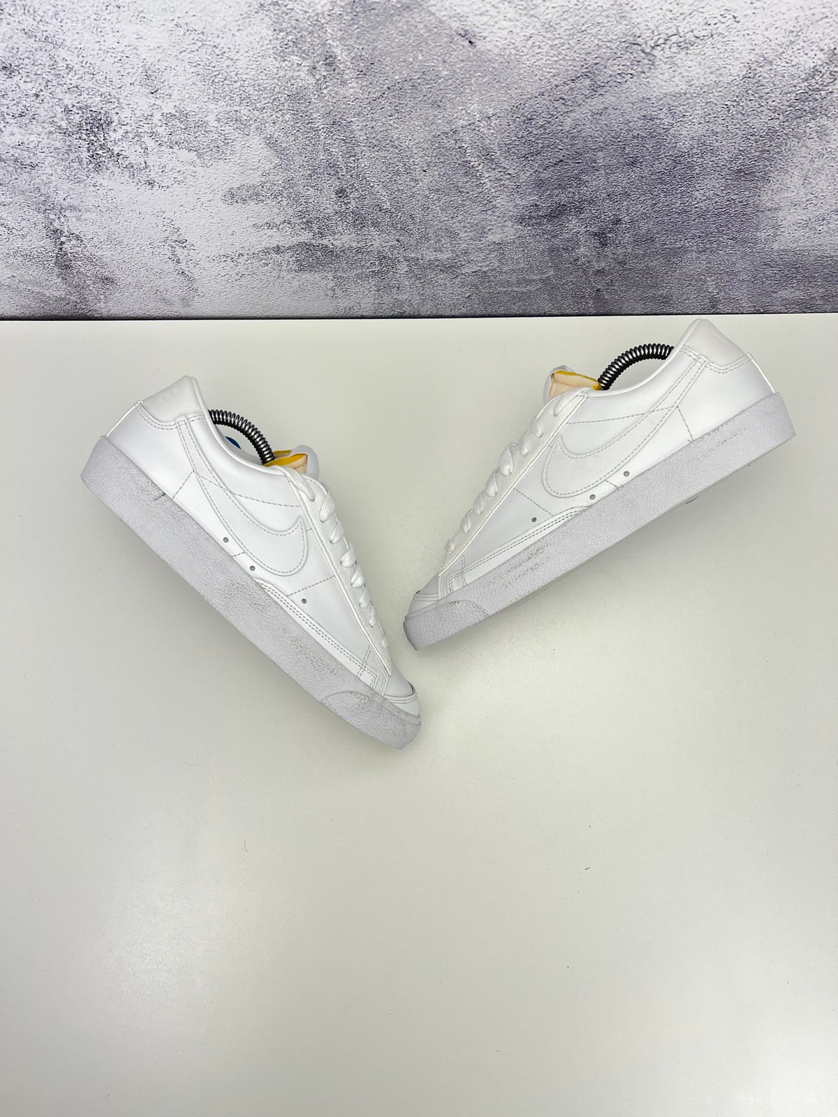 Nike Blazer Low '77 Triple White, sneakersy damskie w bardzo dobrym stanie, rozmiar 40, ujęcie 3
