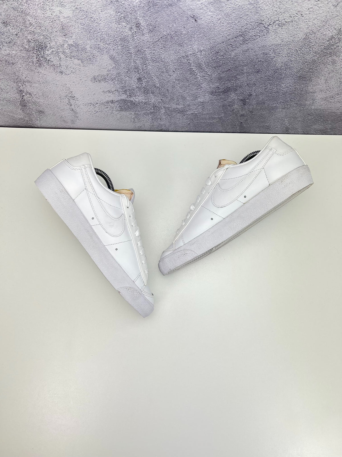 Nike Blazer Low '77 Triple White, sneakersy damskie w bardzo dobrym stanie, rozmiar 40, ujęcie 6