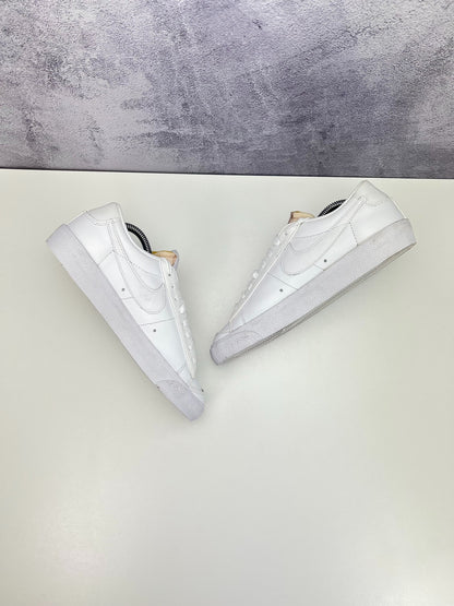 Nike Blazer Low '77 Triple White, sneakersy damskie w bardzo dobrym stanie, rozmiar 40, ujęcie 6