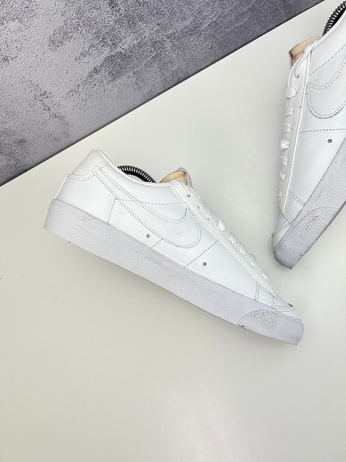Nike Blazer Low '77 Triple White, sneakersy damskie w bardzo dobrym stanie, rozmiar 40, ujęcie 7