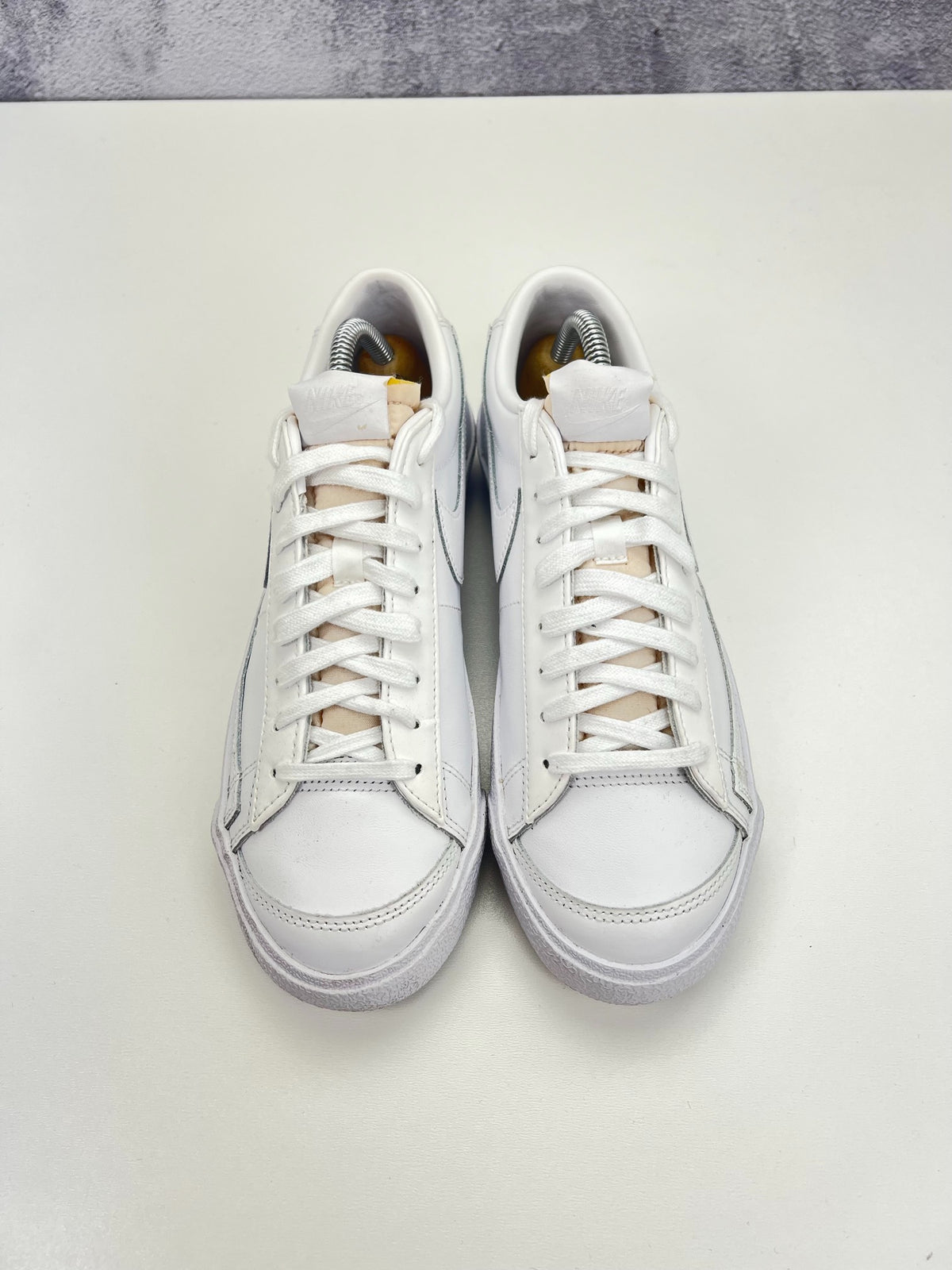 Nike Blazer Low '77 Triple White, sneakersy damskie w bardzo dobrym stanie, rozmiar 40, ujęcie 9