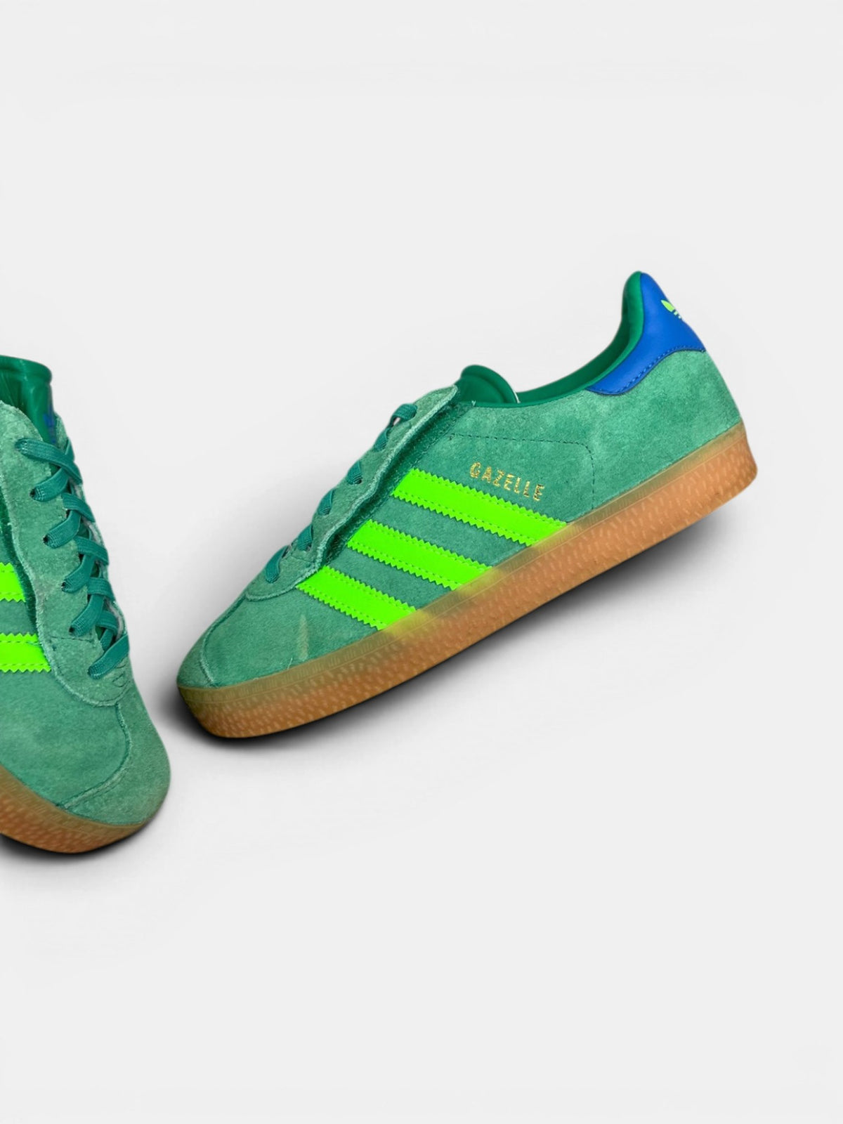 Adidas Gazelle — buty sportowe dziecięce w bardzo dobrym stanie rozmiar 35, widok z góry na wewnętrzną stronę butów