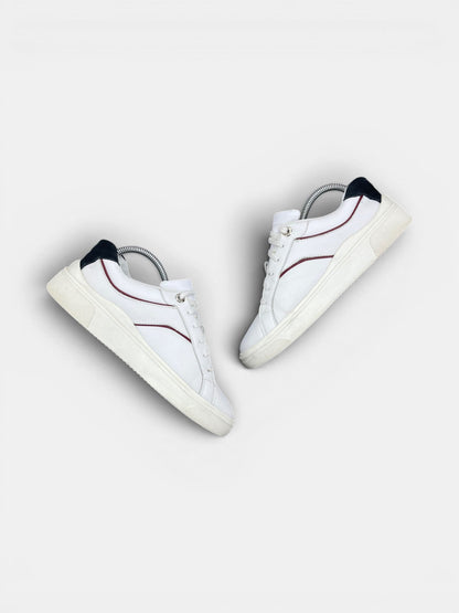 Tommy Hilfiger Sneakers — buty sportowe damskie w bardzo dobrym stanie rozmiar 39, zewnętrzny panel prawego buta