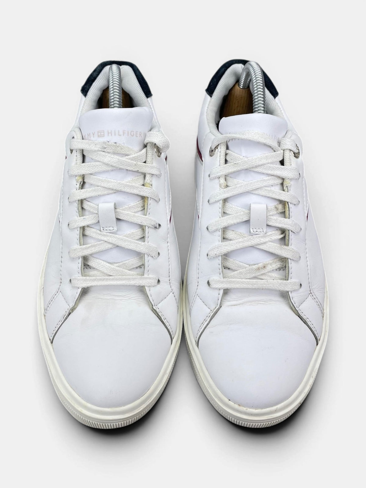 Tommy Hilfiger Sneakers — buty sportowe damskie w bardzo dobrym stanie rozmiar 39, widok z góry