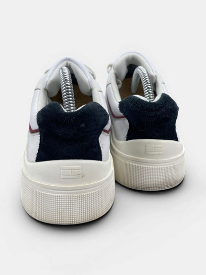 Tommy Hilfiger Sneakers — buty sportowe damskie w bardzo dobrym stanie rozmiar 39, widok z tyłu