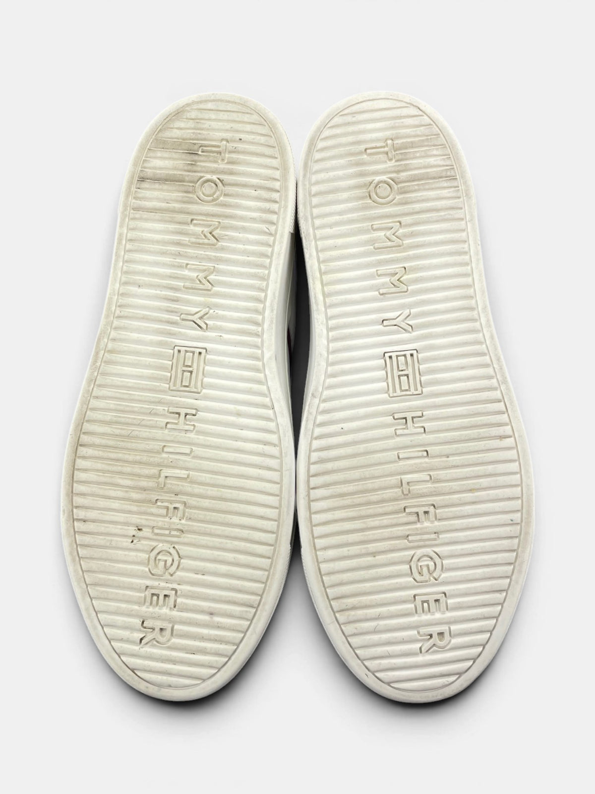 Tommy Hilfiger Sneakers — buty sportowe damskie w bardzo dobrym stanie rozmiar 39, podeszwa