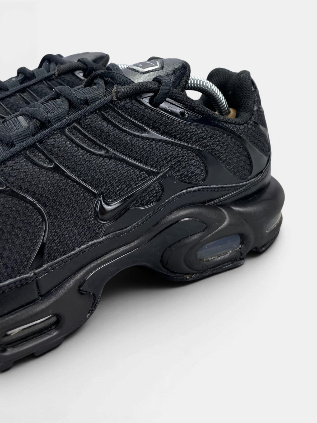 Nike Air Max Plus Triple Black — buty sportowe męskie w dobrym stanie rozmiar 44.5, opcjonalne zdjęcie 1