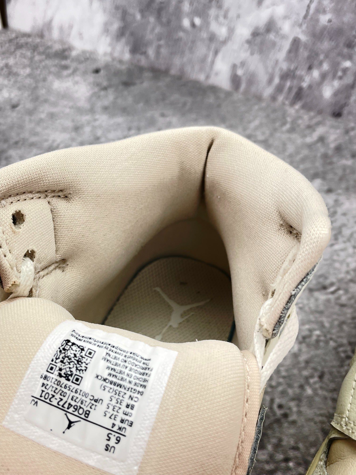 Nike Air Jordan 1 Mid — buty sportowe damskie w bardzo dobrym stanie rozmiar 37.5, opcjonalne zdjęcie 1