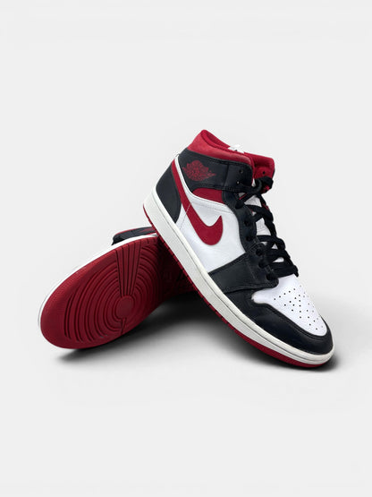 Nike Air Jordan 1 Mid Gym Red Black White — buty sportowe męskie w bardzo dobrym stanie rozmiar 43, boczny profil