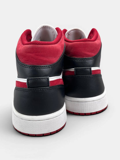 Nike Air Jordan 1 Mid Gym Red Black White — buty sportowe męskie w bardzo dobrym stanie rozmiar 43, widok z tyłu