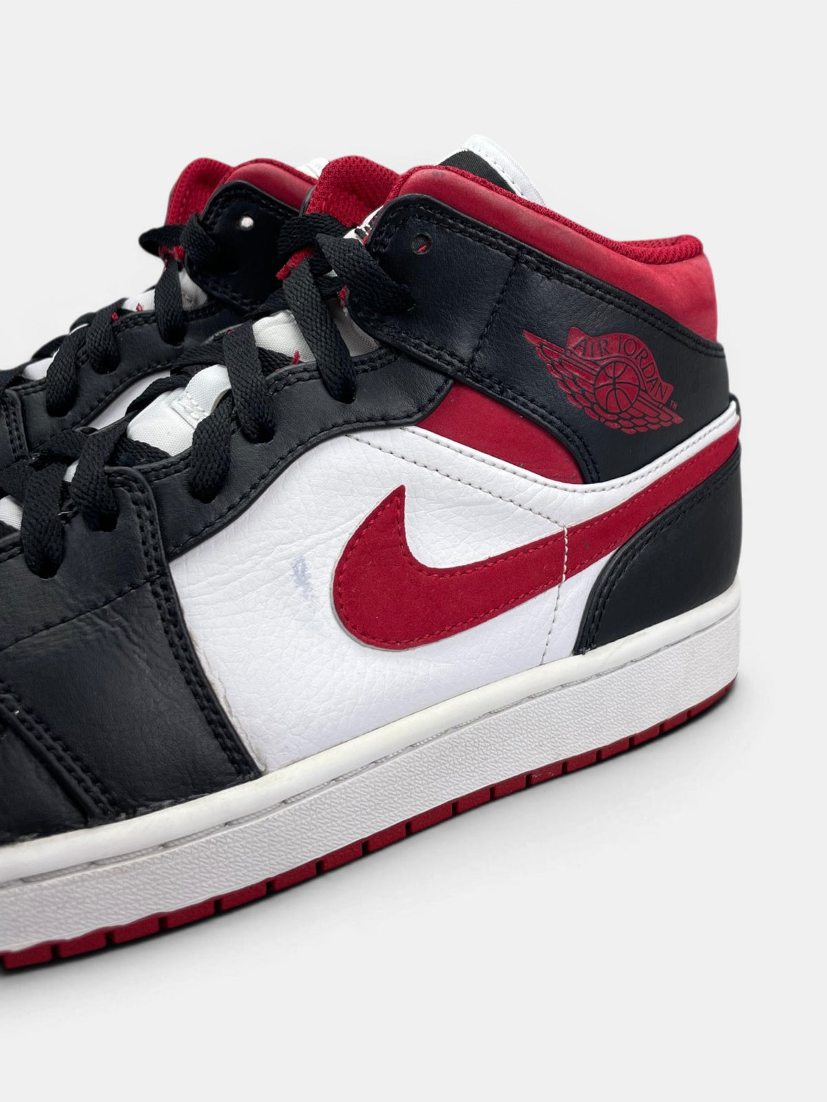 Nike Air Jordan 1 Mid Gym Red Black White — buty sportowe męskie w bardzo dobrym stanie rozmiar 43, opcjonalne zdjęcie 1