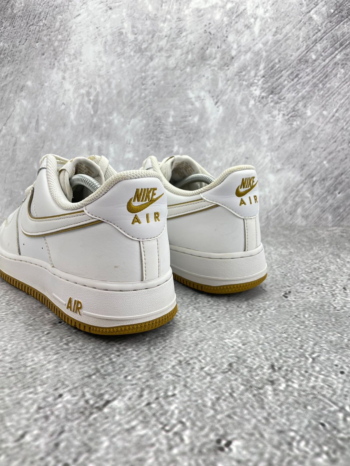 Nike Air Force 1 '07 White Bronzine, sneakersy męskie w bardzo dobrym stanie, rozmiar 44.5, ujęcie 11