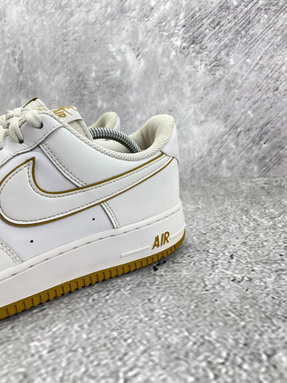 Nike Air Force 1 '07 White Bronzine, sneakersy męskie w bardzo dobrym stanie, rozmiar 44.5, ujęcie 9