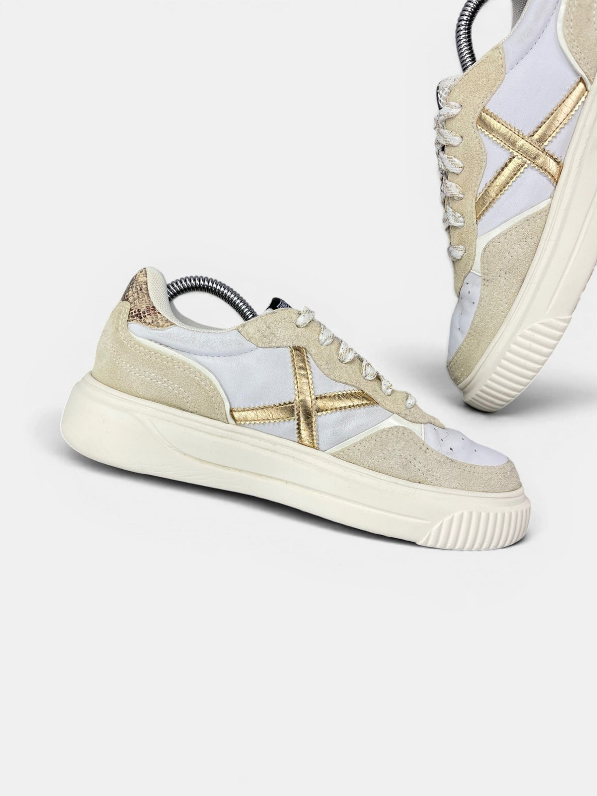 Munich Sneakers — buty sportowe damskie w bardzo dobrym stanie rozmiar 37, wewnętrzny panel lewego buta