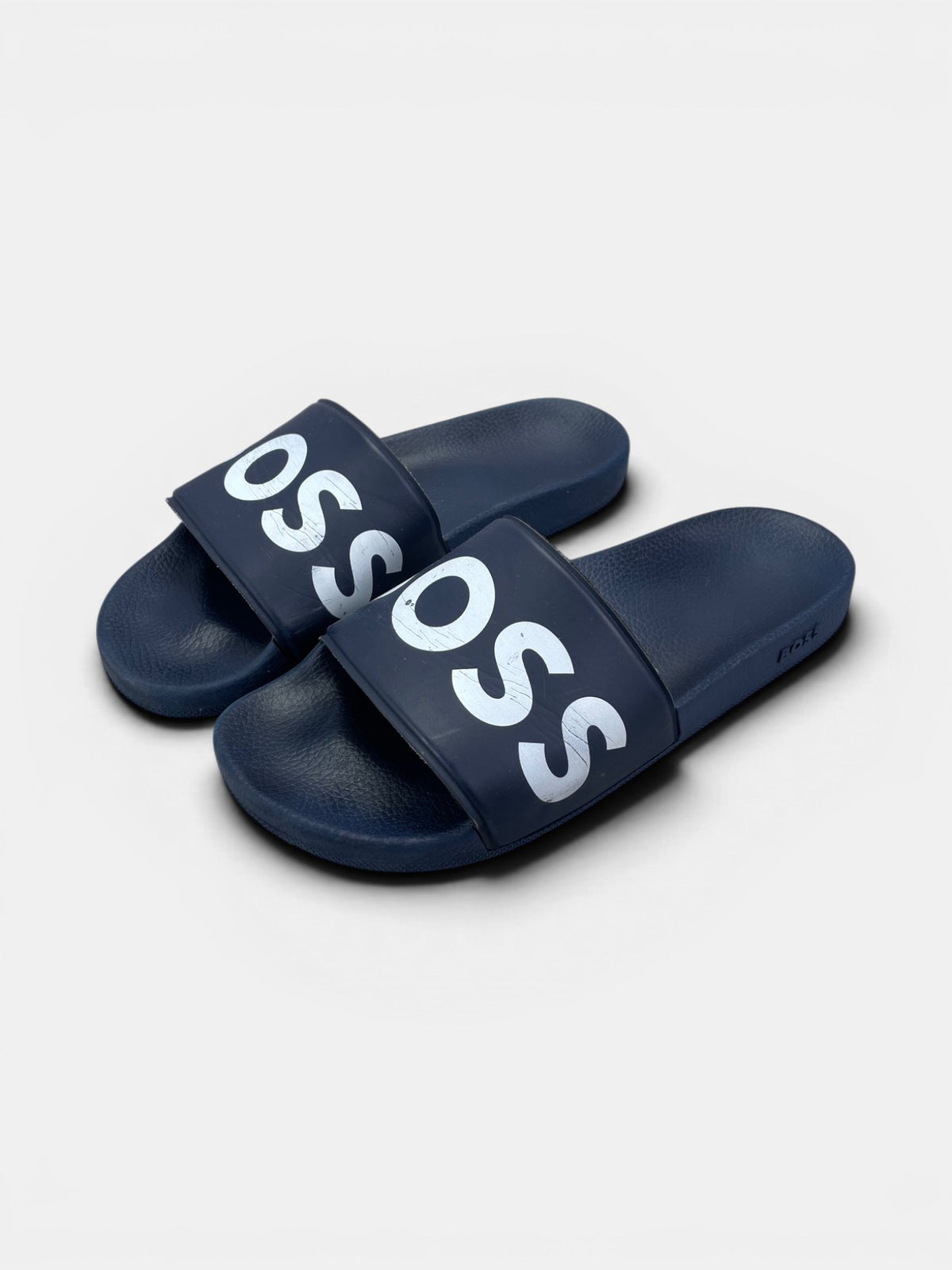 Hugo Boss Boss Slippers — klapki męskie w bardzo dobrym stanie rozmiar 42, widok z boku