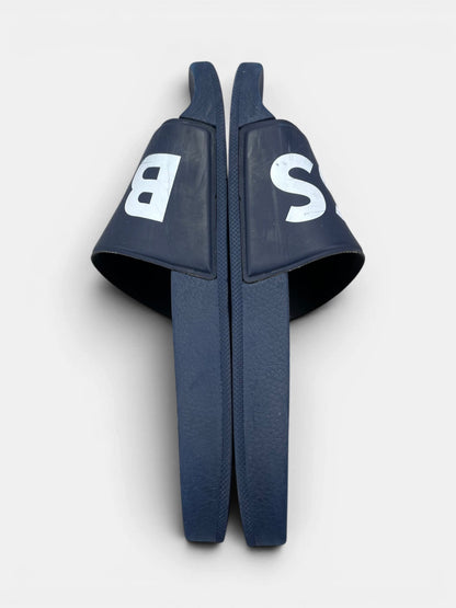 Hugo Boss Boss Slippers — klapki męskie w bardzo dobrym stanie rozmiar 42, widok z góry na zewnętrzną stronę butów