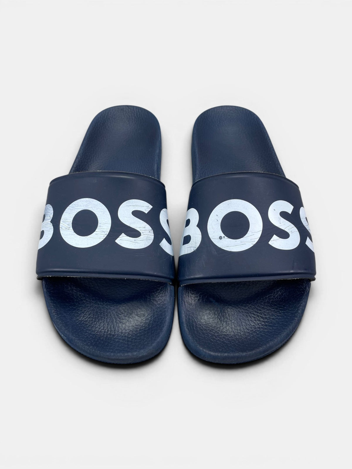 Hugo Boss Boss Slippers — klapki męskie w bardzo dobrym stanie rozmiar 42, zewnętrzny panel prawego buta