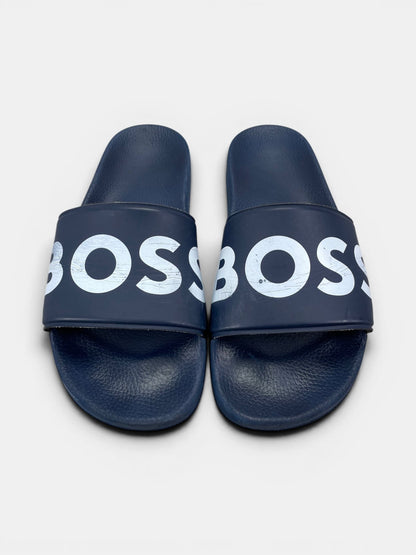 Hugo Boss Boss Slippers — klapki męskie w bardzo dobrym stanie rozmiar 42, zewnętrzny panel prawego buta