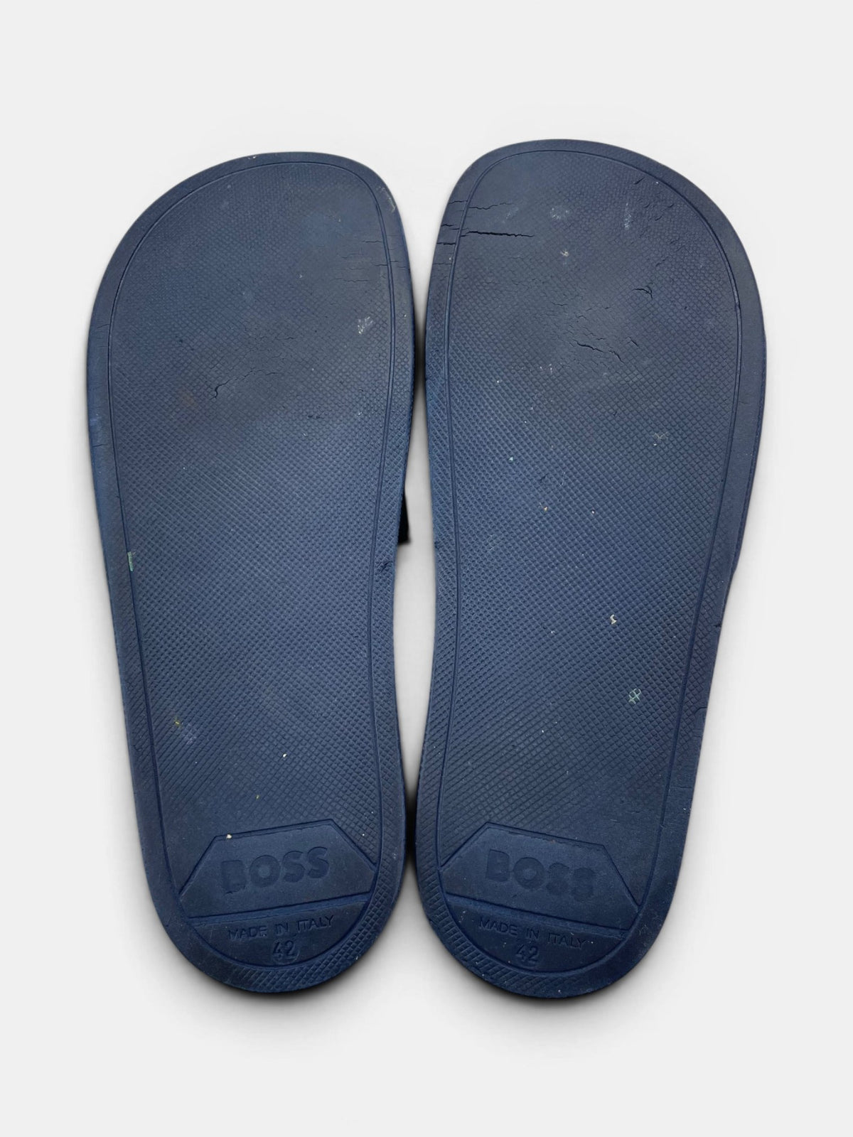 Hugo Boss Boss Slippers — klapki męskie w bardzo dobrym stanie rozmiar 42, zewnętrzny panel lewego buta