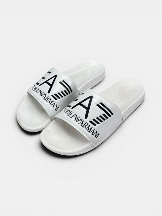 Emporio Armani Slippers — klapki męskie w bardzo dobrym stanie rozmiar 44, widok z boku