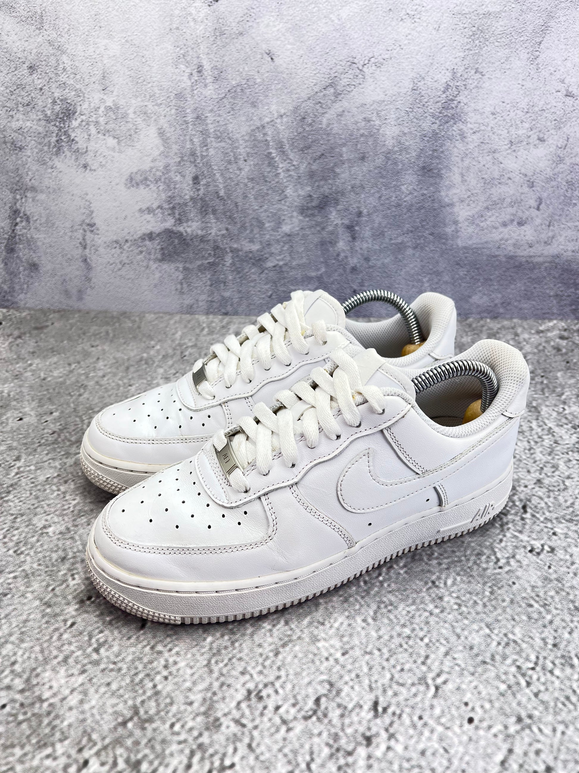 Nike Air Force 1 Low Triple White, sneakersy damskie w bardzo dobrym stanie, rozmiar 38.5, ujęcie 12
