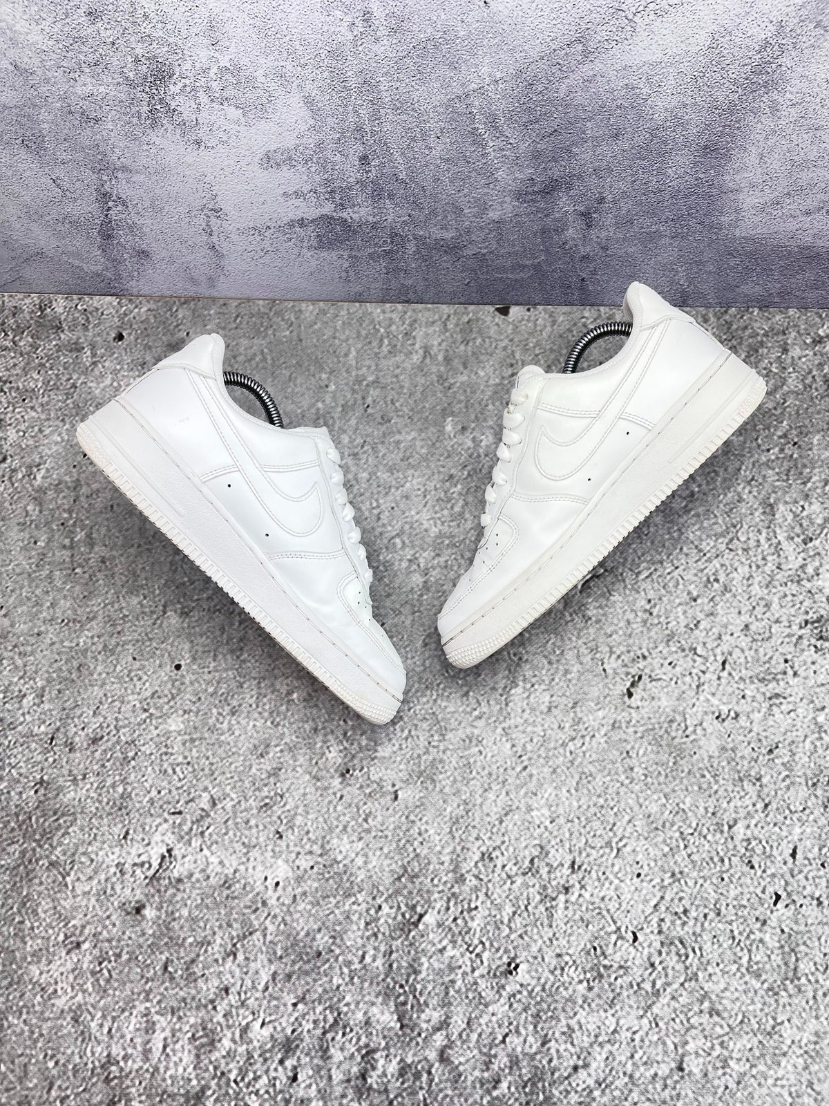 Nike Air Force 1 Low Triple White, sneakersy damskie w bardzo dobrym stanie, rozmiar 38.5, ujęcie 7