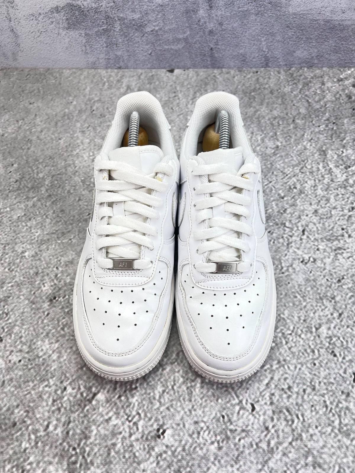 Nike Air Force 1 Low Triple White, sneakersy damskie w bardzo dobrym stanie, rozmiar 38.5, ujęcie 8