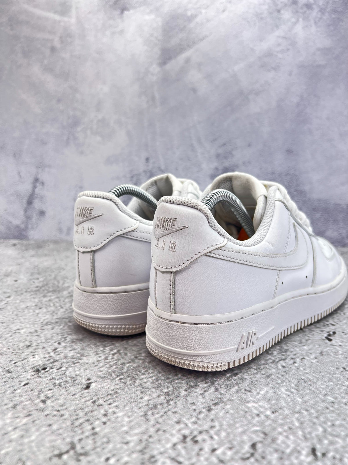 Nike Air Force 1 Low Triple White, sneakersy damskie w bardzo dobrym stanie, rozmiar 38.5, ujęcie 9
