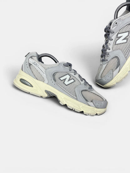 New Balance 530 — buty sportowe damskie w bardzo dobrym stanie rozmiar 37.5, zewnętrzny panel lewego buta