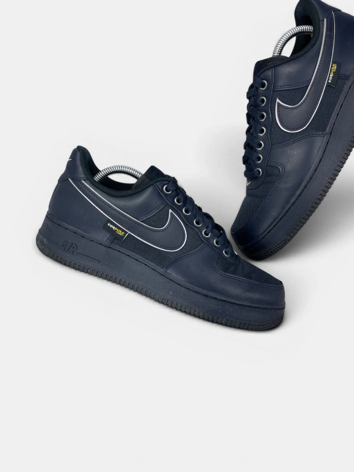 Nike Air Force 1 Low CorDura Dark Obsidian — buty sportowe męskie w bardzo dobrym stanie rozmiar 42.5, zewnętrzny panel lewego buta