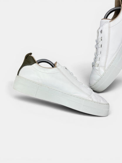 Hyina Sneakers — buty sportowe damskie w bardzo dobrym stanie rozmiar 38, wewnętrzny panel lewego buta