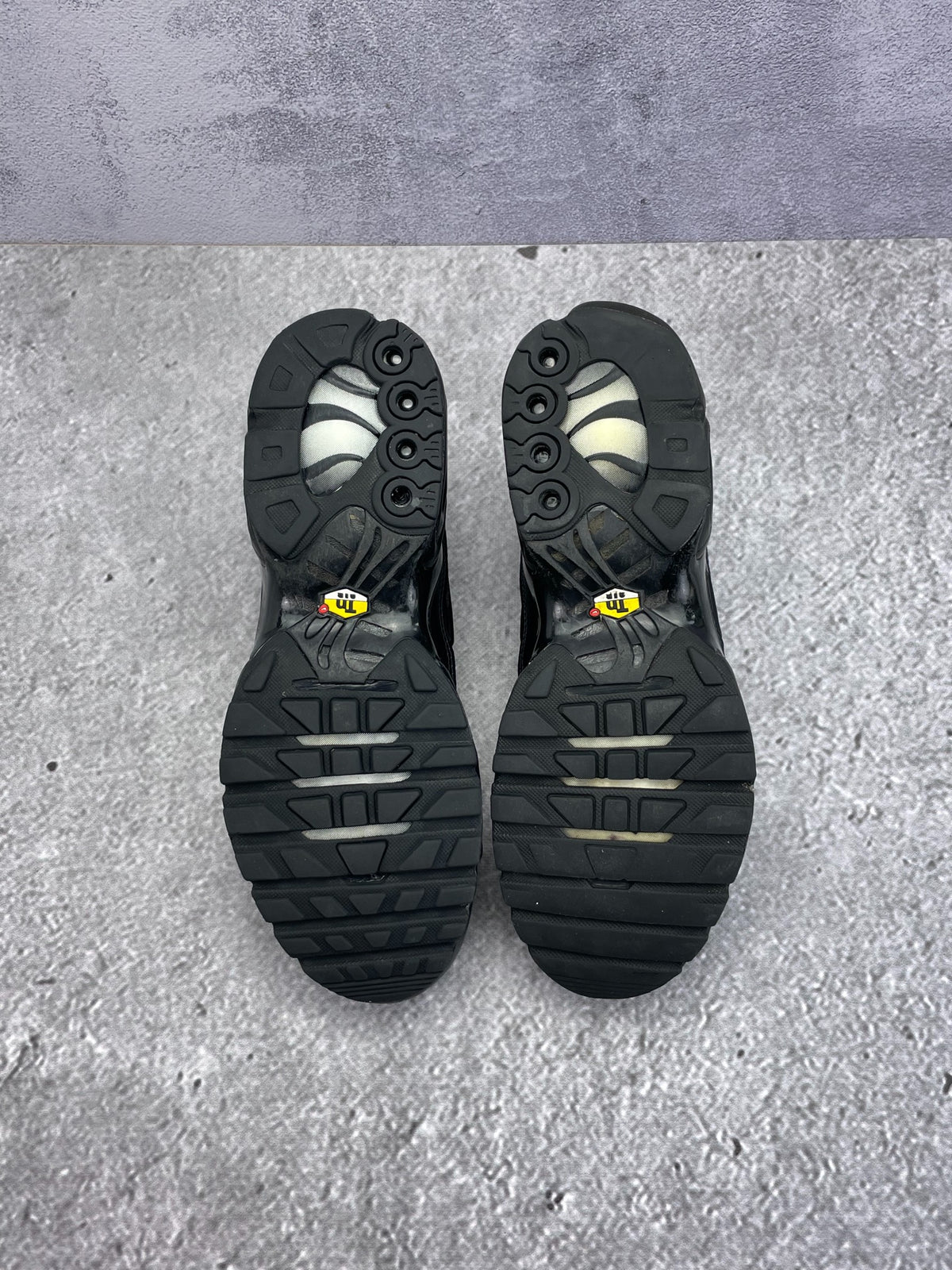 Nike Air Max Plus Triple Black, sneakersy męskie w bardzo dobrym stanie, rozmiar 43, ujęcie 12