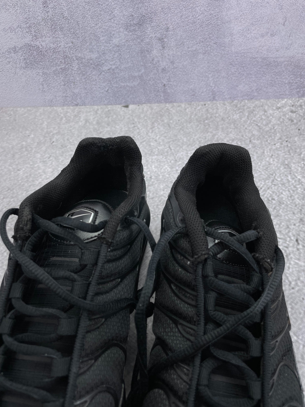 Nike Air Max Plus Triple Black, sneakersy męskie w bardzo dobrym stanie, rozmiar 43, ujęcie 13
