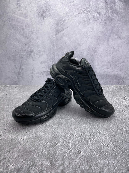 Nike Air Max Plus Triple Black, sneakersy męskie w bardzo dobrym stanie, rozmiar 43, ujęcie 16