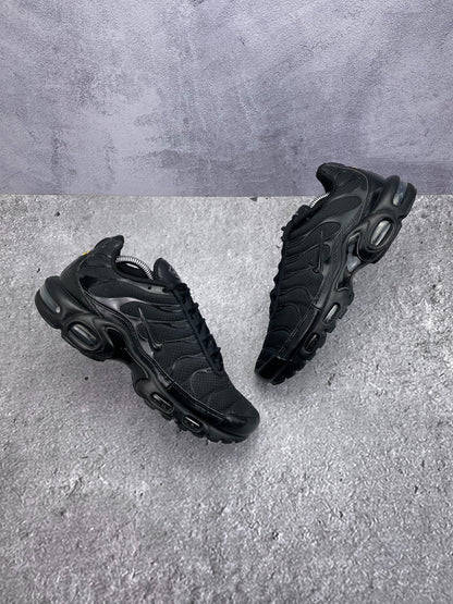 Nike Air Max Plus Triple Black, sneakersy męskie w bardzo dobrym stanie, rozmiar 43, ujęcie 3
