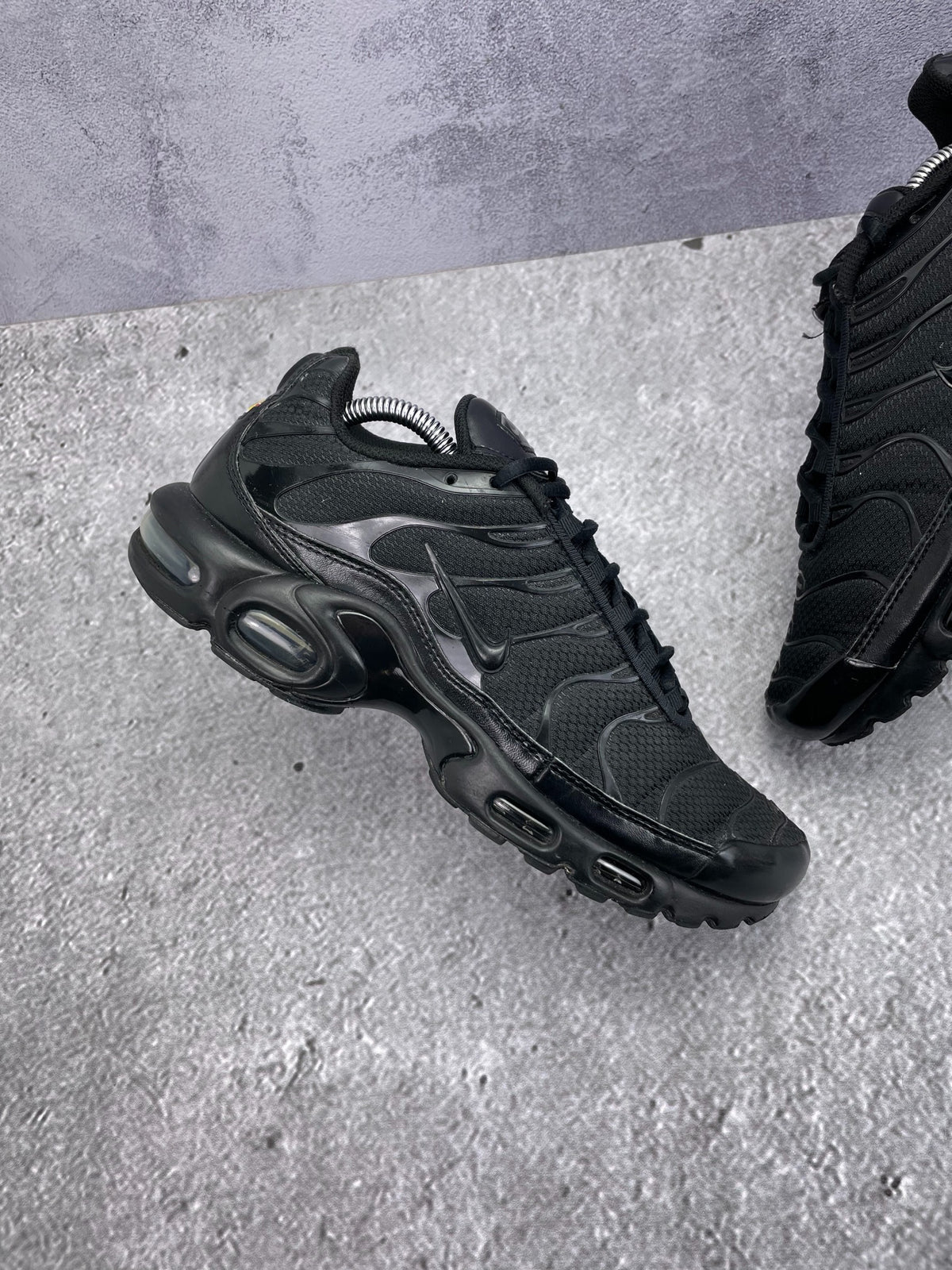 Nike Air Max Plus Triple Black, sneakersy męskie w bardzo dobrym stanie, rozmiar 43, ujęcie 4