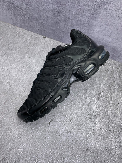 Nike Air Max Plus Triple Black, sneakersy męskie w bardzo dobrym stanie, rozmiar 43, ujęcie 5