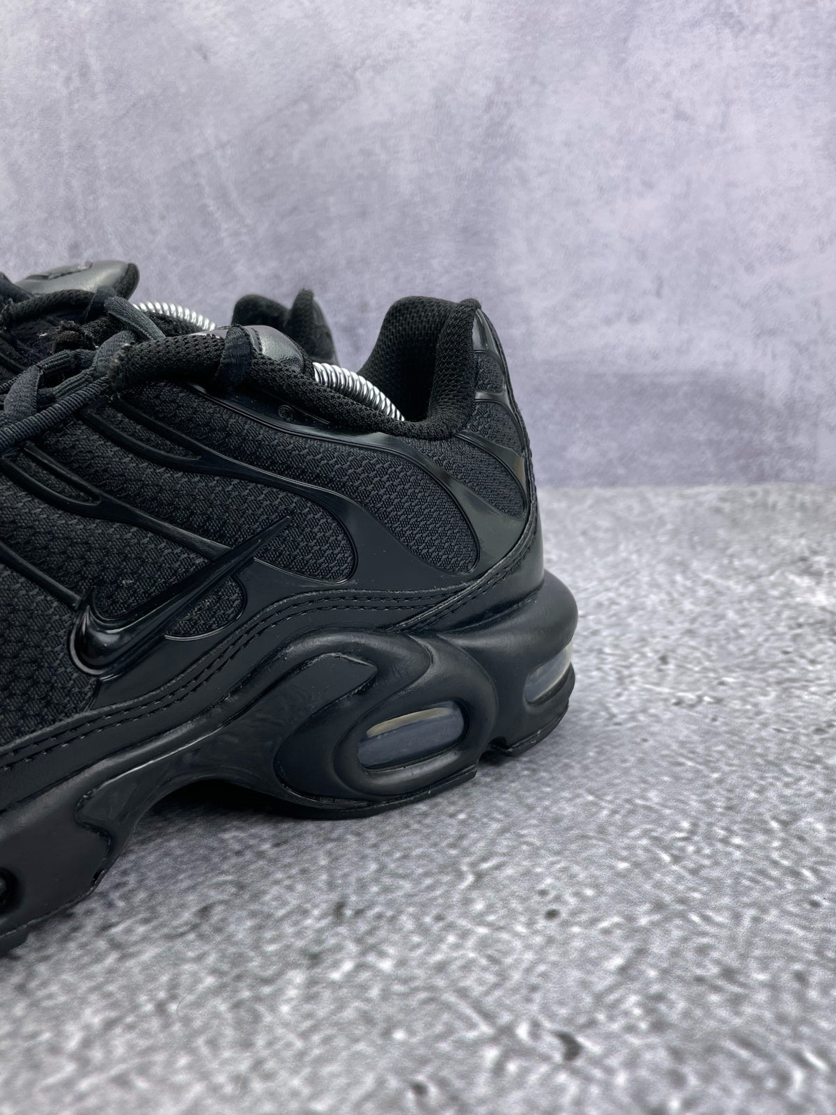 Nike Air Max Plus Triple Black, sneakersy męskie w bardzo dobrym stanie, rozmiar 43, ujęcie 9