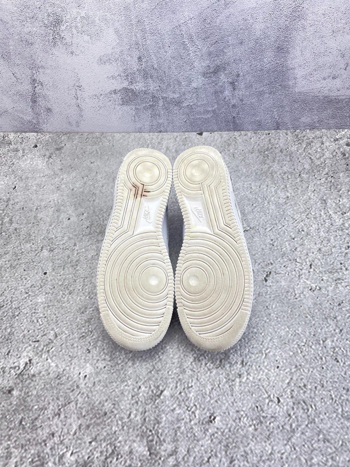 Nike Air Force 1 Low Triple White, sneakersy damskie w bardzo dobrym stanie, rozmiar 38.5, ujęcie 13