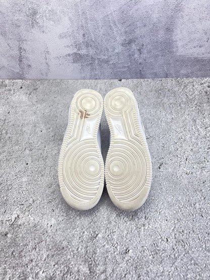 Nike Air Force 1 Low Triple White, sneakersy damskie w bardzo dobrym stanie, rozmiar 38.5, ujęcie 13