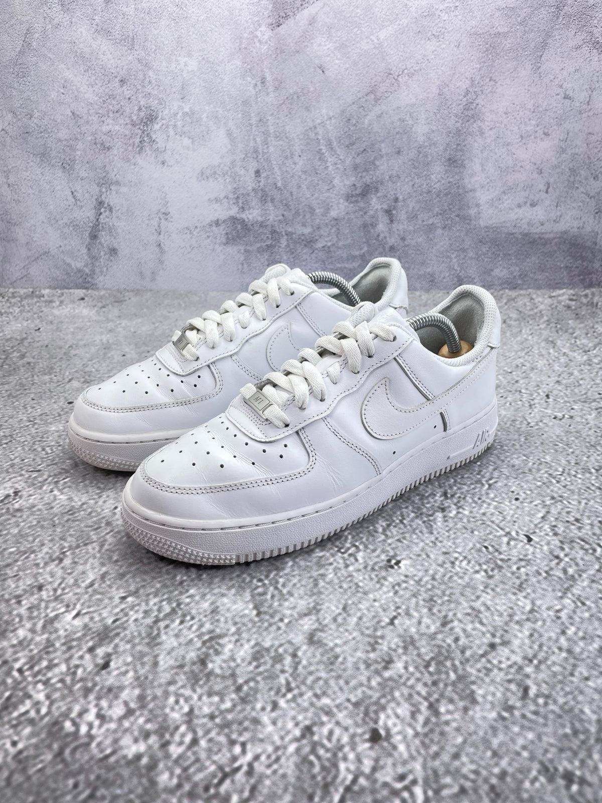 Nike Air Force 1 Low Triple White, sneakersy damskie w bardzo dobrym stanie, rozmiar 38.5, ujęcie 15