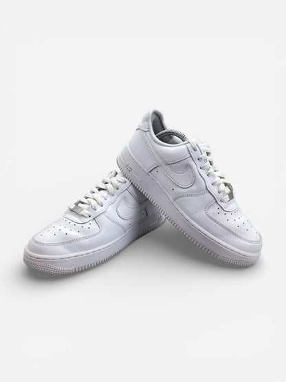 Nike Air Force 1 Low Triple White, sneakersy damskie w bardzo dobrym stanie, rozmiar 38.5, ujęcie 2