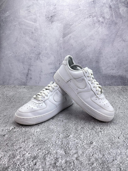 Nike Air Force 1 Low Triple White, sneakersy damskie w bardzo dobrym stanie, rozmiar 38.5, ujęcie 16