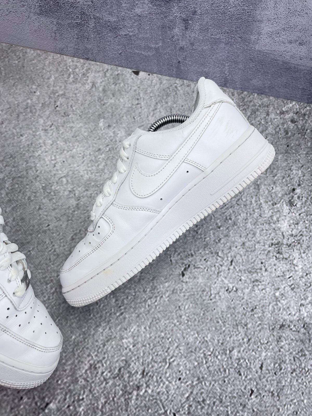 Nike Air Force 1 Low Triple White, sneakersy damskie w bardzo dobrym stanie, rozmiar 38.5, ujęcie 8