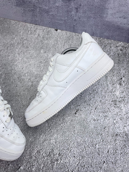 Nike Air Force 1 Low Triple White, sneakersy damskie w bardzo dobrym stanie, rozmiar 38.5, ujęcie 8