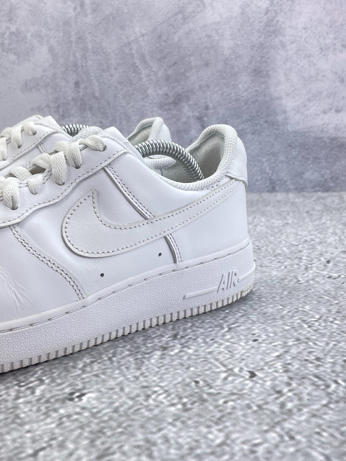 Nike Air Force 1 Low Triple White, sneakersy damskie w bardzo dobrym stanie, rozmiar 38.5, ujęcie 9