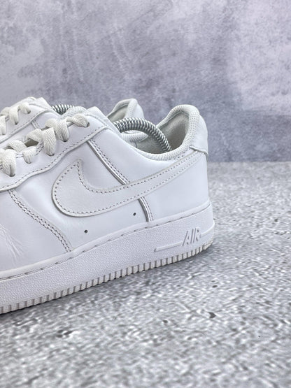Nike Air Force 1 Low Triple White, sneakersy damskie w bardzo dobrym stanie, rozmiar 38.5, ujęcie 9