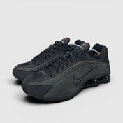 Nike Shox R4 Triple Black, buty sportowe męskie w bardzo dobrym stanie rozmiar 45, widok z boku